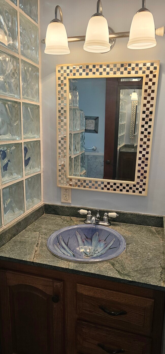 Bathroom - 47-337 Mahakea Rd