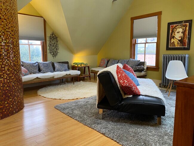 Building Photo - 285 Norwood Ave