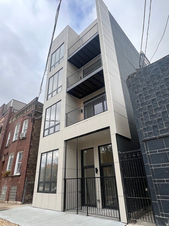 Building Photo - 3244 N Lincoln Ave
