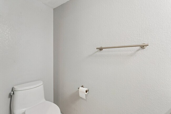 Building Photo - Beautiful 2 Bedroom