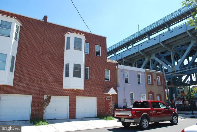 Building Photo - 530 N Front St