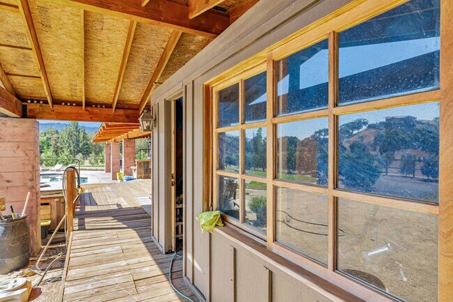 Building Photo - 9270 Linda Vista Ln