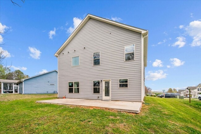 Building Photo - 1407 Red Hill Dr