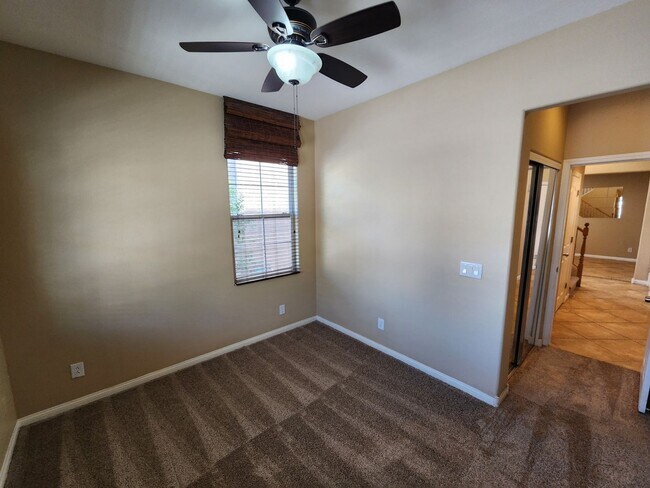 Building Photo - Stunning 4 Bed 3 Bath 2 Story Home with Loft