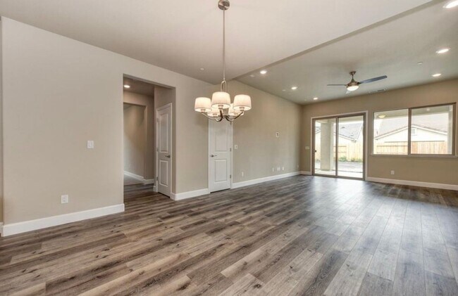 Building Photo - Awesome 3 Bedroom Home for Rent in West Ro...