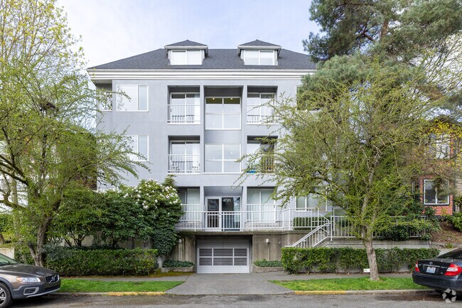 Building Photo - 4721 19th Ave NE