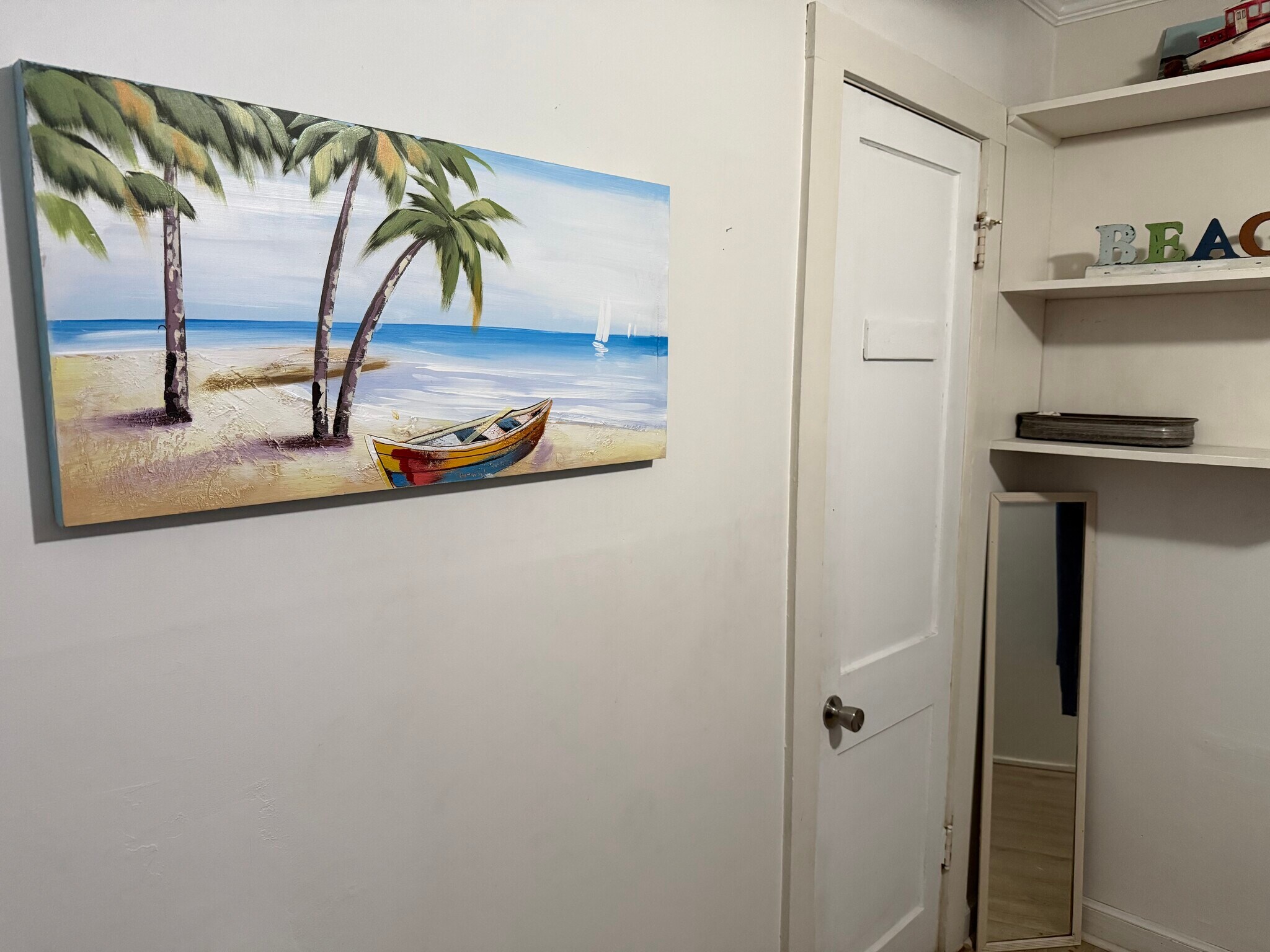 Queen Bedroom 1 - 606 Lantana St