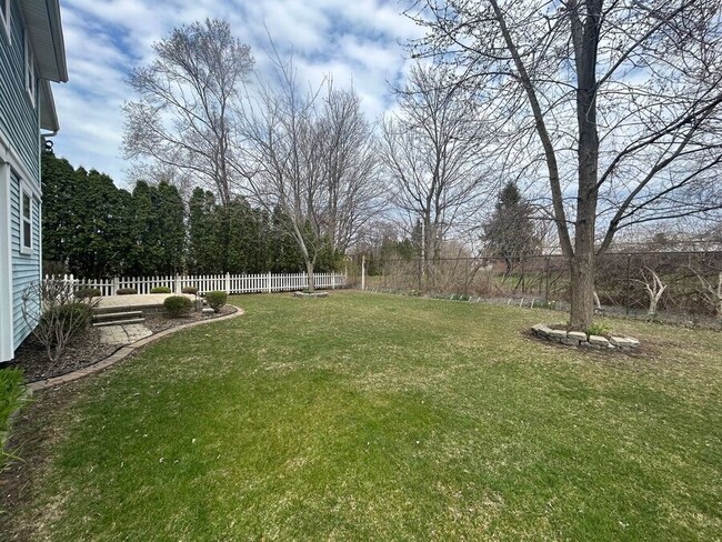 Building Photo - 281 Bay Pointe Dr