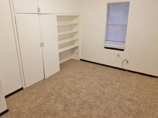 Building Photo - Very nice 3BR Rancher with appliances near Shunga Trails!