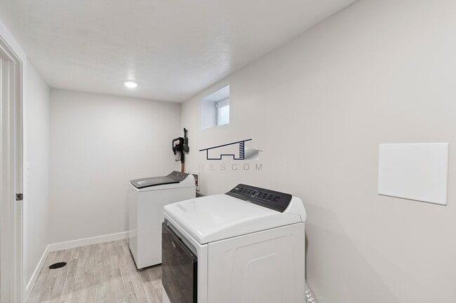 Building Photo - Updated North Ogden 4 Bedroom 2 Bathroom Home!