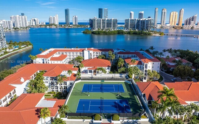 Building Photo - 3255 NE 184th St