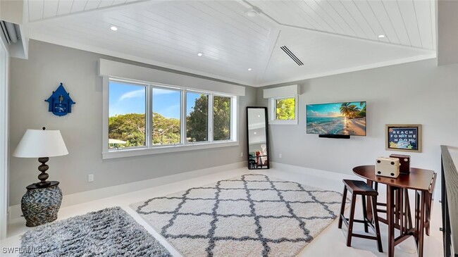 Building Photo - 739 5th Ave N