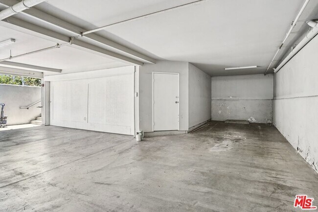 Building Photo - 1751 Barry Ave