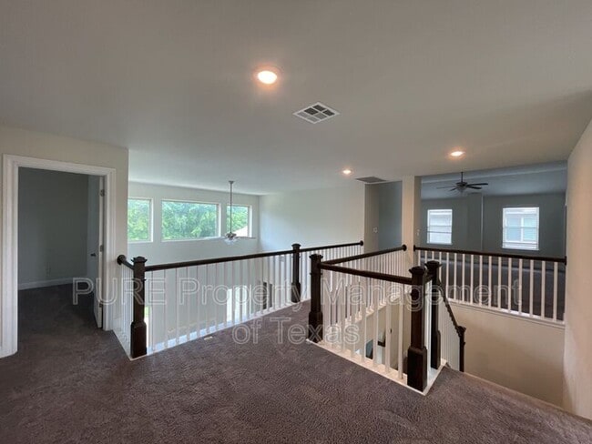 Building Photo - 716 Expedition Way