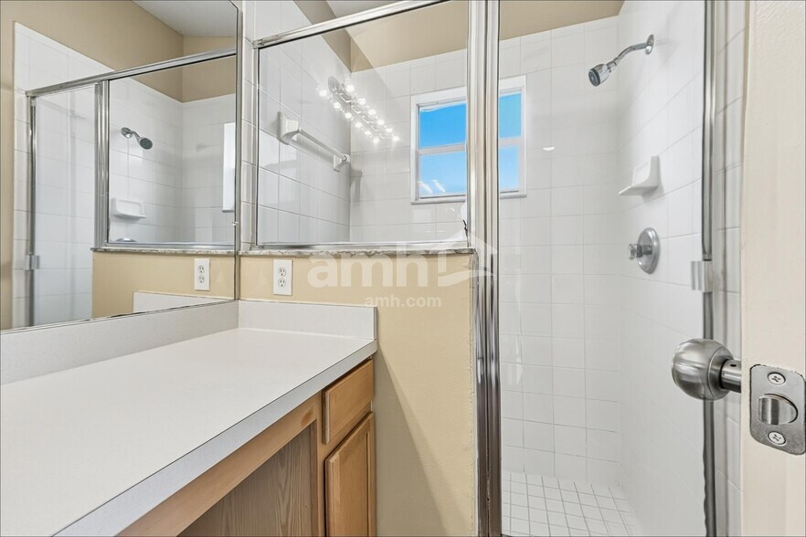 Building Photo - 2423 Hybrid Dr