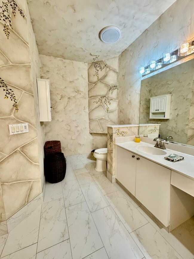 Building Photo - 8082 Aberdeen Dr