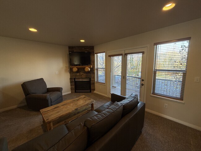 Building Photo - 3612 N Huntsman Path