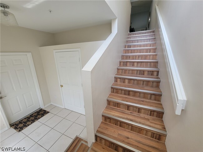 Building Photo - 4950 Deerfield Way