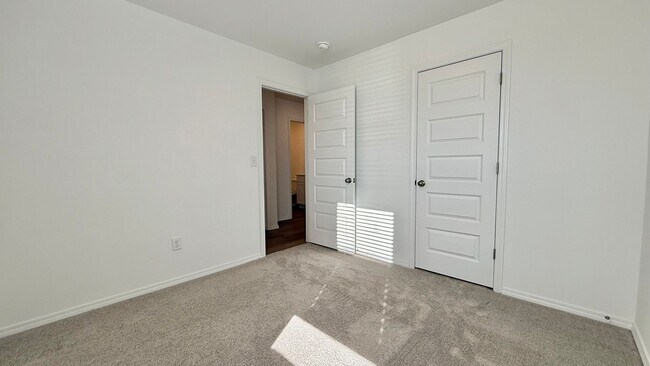 Building Photo - Brand New!! Cute 3 bed, 2 bath in Tuscany Lakes