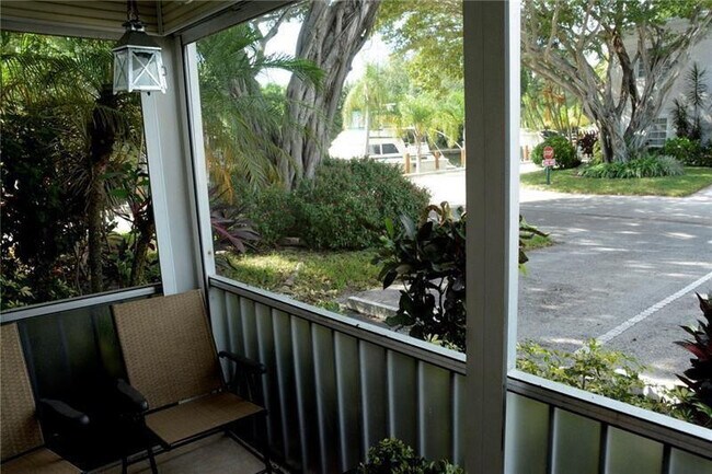 Building Photo - 6499 Bay Club Dr