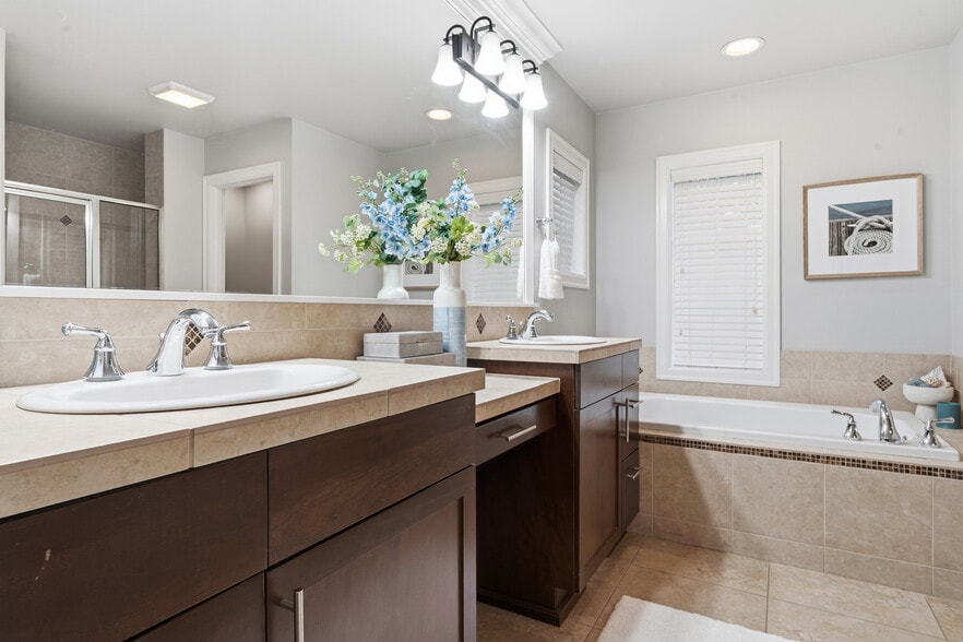 Building Photo - 12325 NE 86th Way