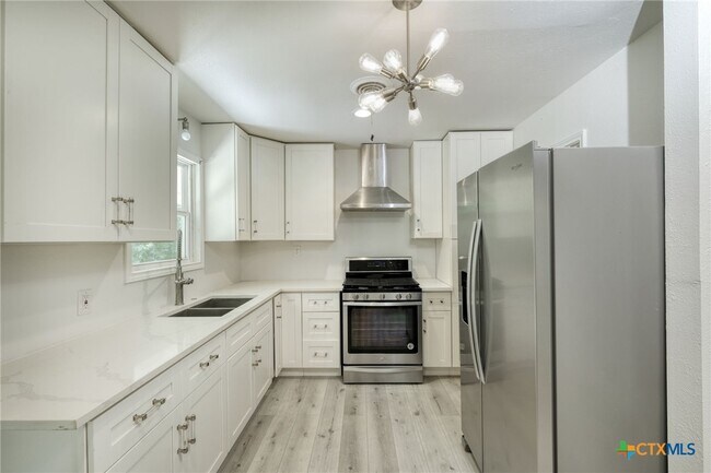 Building Photo - 6218 Brookside Dr