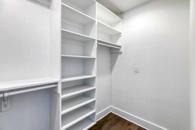 Building Photo - Northern Liberties Townhome with Garage