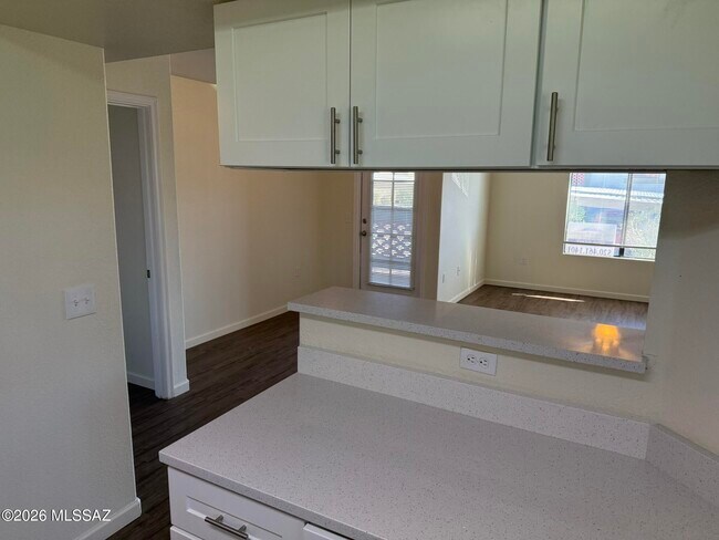 Building Photo - 5751 N Kolb Rd