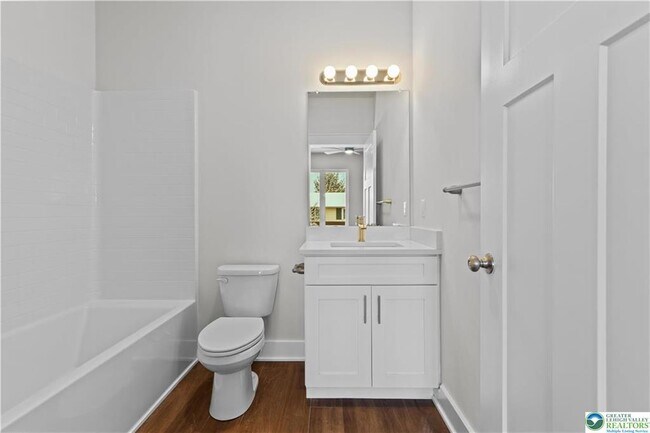 Building Photo - 1674 Best Pl