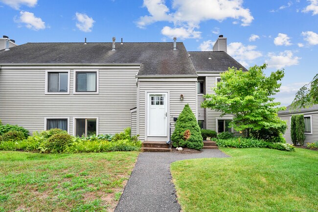 Building Photo - 74 Hollister Way S
