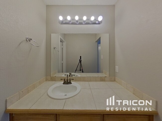 Building Photo - 8033 Berrybrook Dr