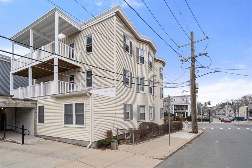 Building Photo - 437 Washington St