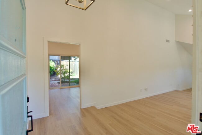 Building Photo - 24621 Aquilla Dr
