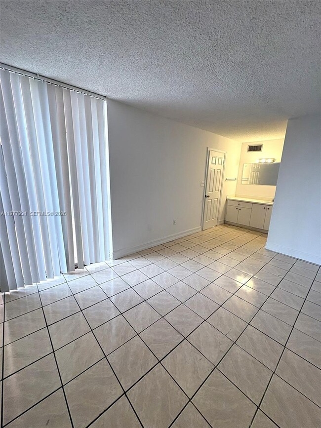 Building Photo - 19805 SW 114th Ave