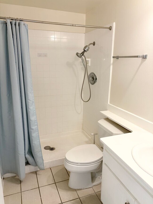 Building Photo - Welcome Home to a Desirable Whittier Community - Spacious 3-Bed, 2-Bath Townhome