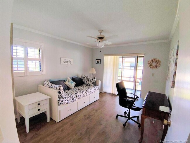 Building Photo - 511 SW South River Dr