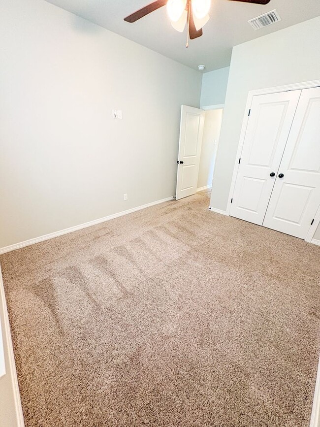 Building Photo - 701 Juniper Dr
