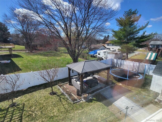 Building Photo - 20 Scott Dr