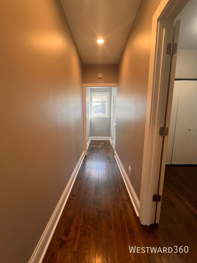 Building Photo - 5653 N Talman Ave