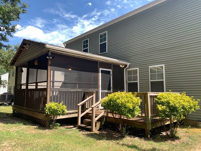Building Photo - Spacious 2 Story Home In Raleigh, Availabl...