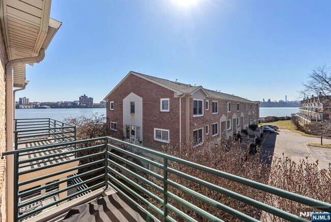 Building Photo - 16 Grand Cove Way