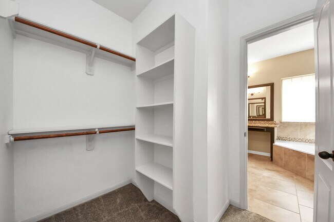 Building Photo - 9427 Sapphire Bay Ln