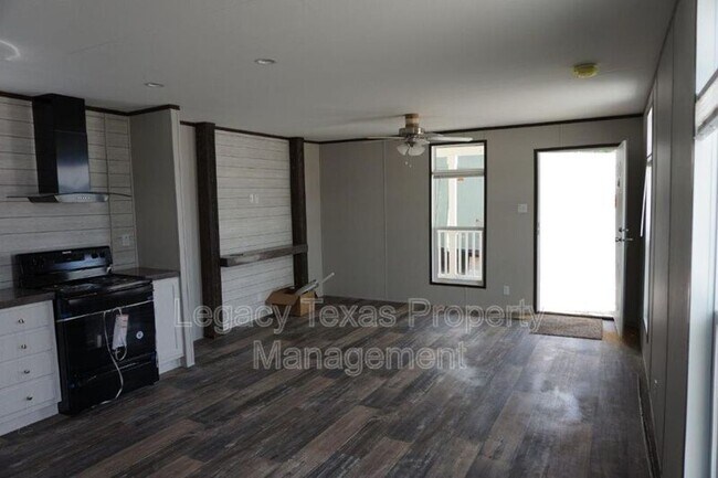 Building Photo - 800 N Old Betsy Rd