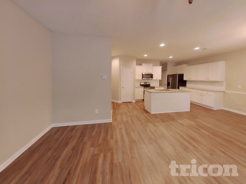 Building Photo - 2300 Shady Dr