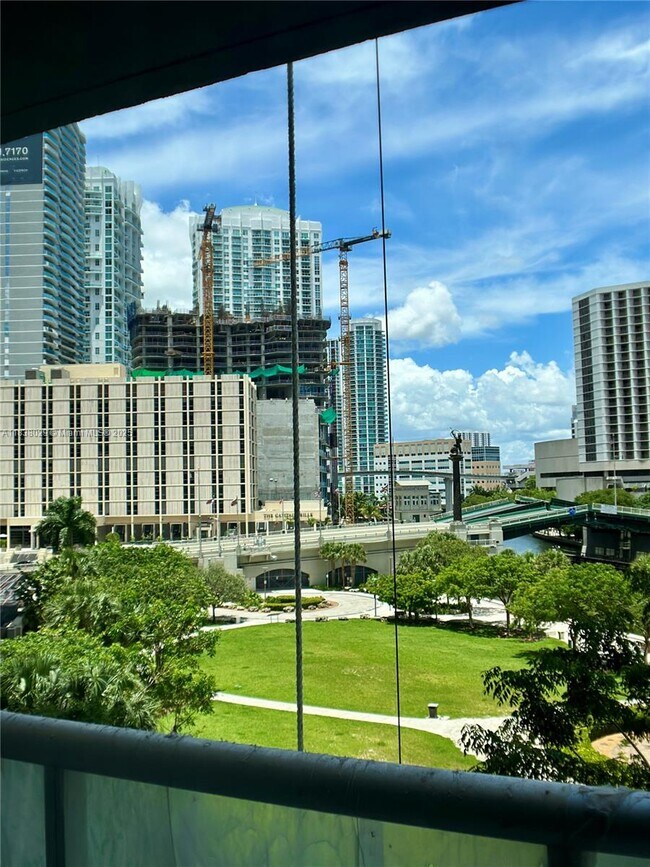 Building Photo - 465 Brickell Ave