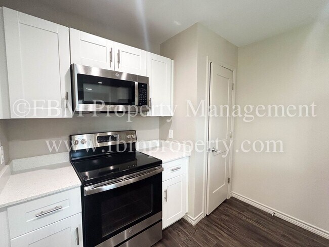 Building Photo - 1203 N Clay St