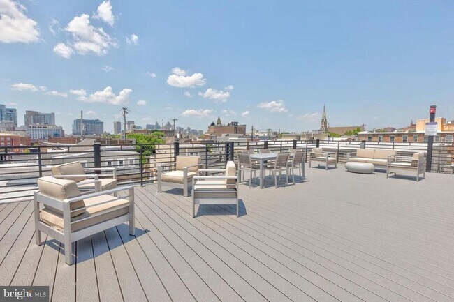 Building Photo - 1742 Fleet St