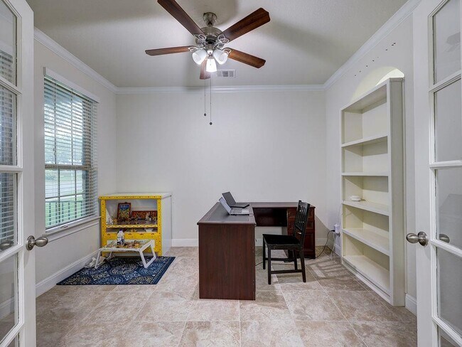 Building Photo - 4312 Privacy Hedge St