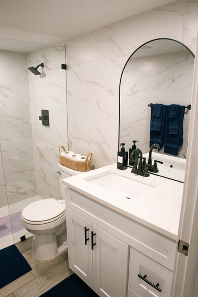 Building Photo - 3805 E 11th St