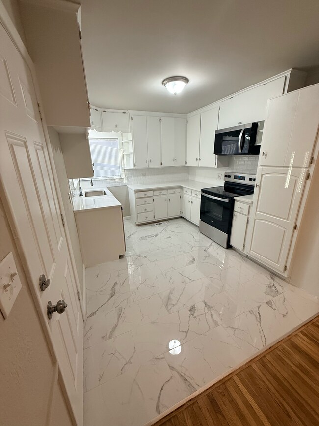 Building Photo - 5308 E Madison Ave Tulsa Ok